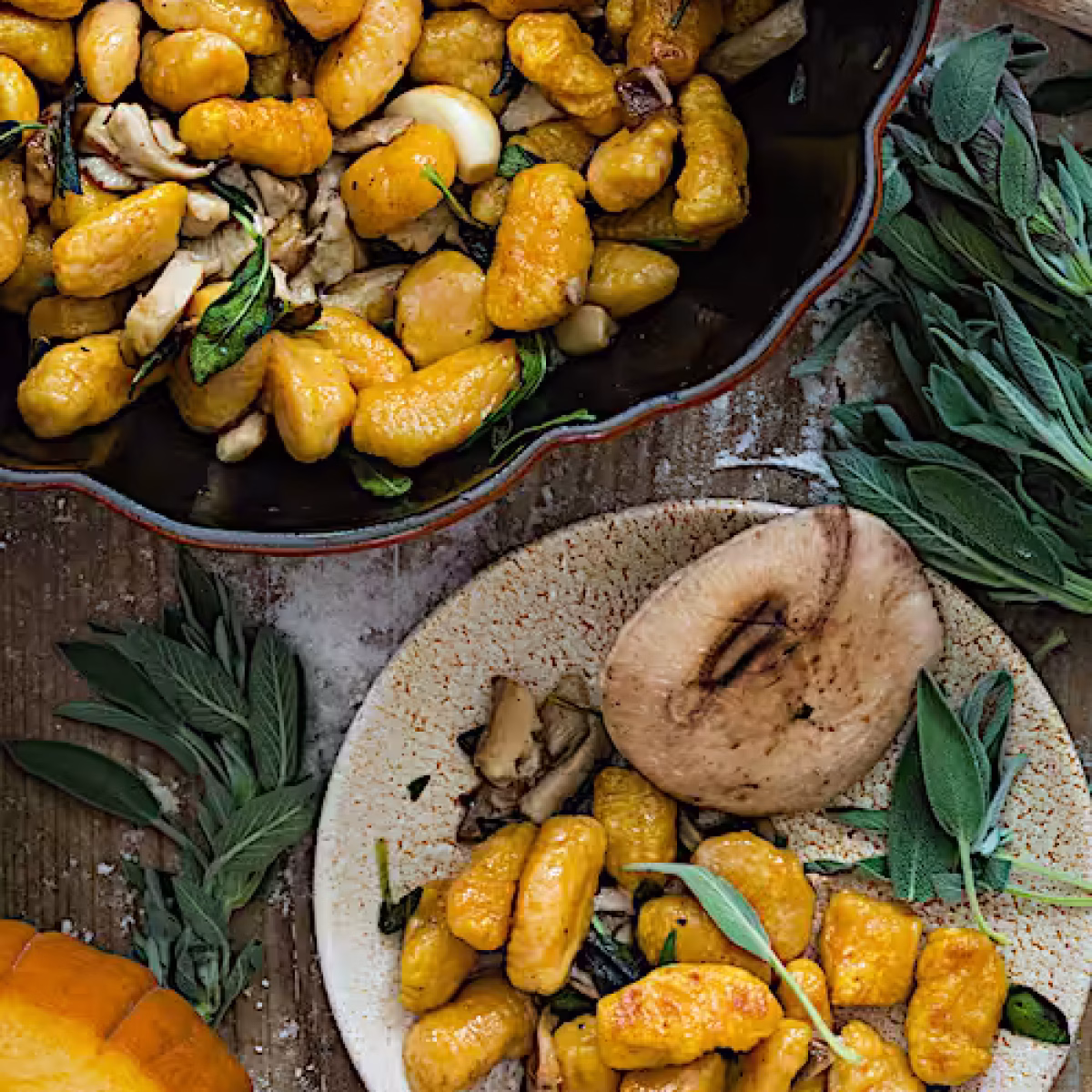 Gnocchi-caseros-calabaza-setas-salvia